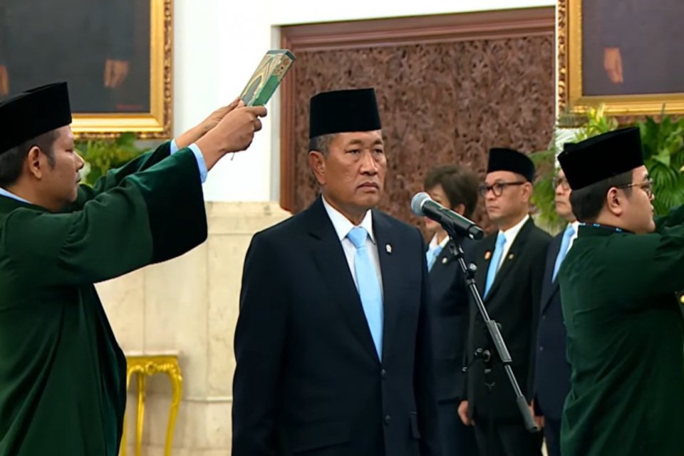 Wakil Menteri Pertahanan Donny Ermawan saat dilantik menjadi Gubernur Universitas Republik Indonesia. Foto; Youtube/Sekretariat Presiden
