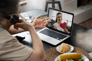 Kata-kata Romantis buat Pacar LDR