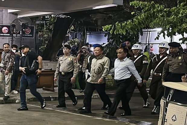 Mantan Jaksa Agung Muda Bidang Tindak Pidana Khusus (Jampidsus) Febrie Adriansyah tiba di Rumah Tahanan Negara Cabang Komisi Pemberantasan Korupsi (Ru