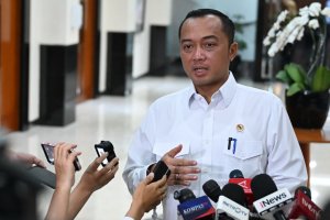 Menteri Sekretaris Negara Prasetyo Hadi usai mengumumkan mundurnya Gubernur BI Perry Warjiyo, Senin (27/7)