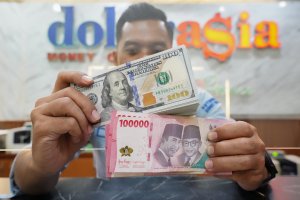 Nilai Tukar Rupiah Melemah Rp 18.009 per dolar AS (Foto: Katadata/Fauza Syahputra)
