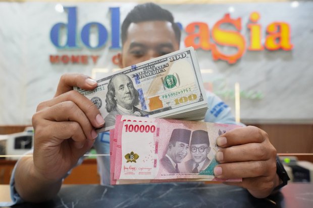 Nilai Tukar Rupiah Melemah Rp 18.009 per dolar AS (Foto: Katadata/Fauza Syahputra)