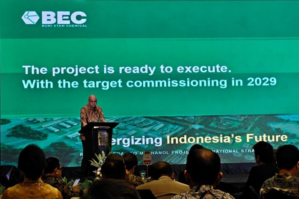 Presiden Direktur BEC Rio Supin dalam penandatanganan kontrak untuk proyek gasifikasi batu bara menjadi metanol di Jakarta, Rabu (29/7).