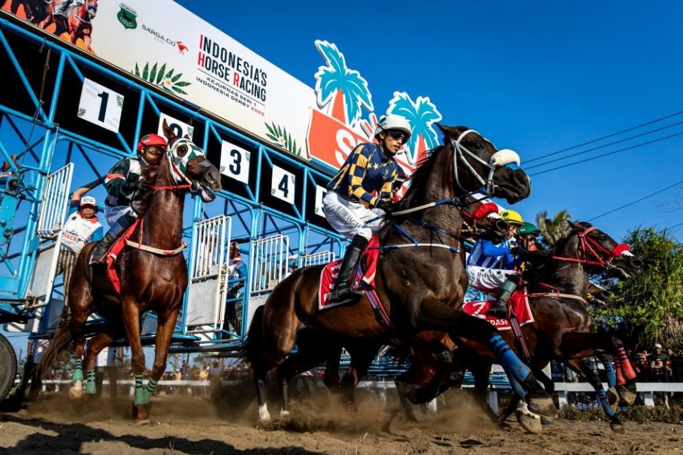 Indonesia\'s Horse Racing (IHR) Indonesia Derby 2026 berlangsung di Gelanggang Pacuan Kuda Legok Jawa, Pangandaran, Jawa Barat.