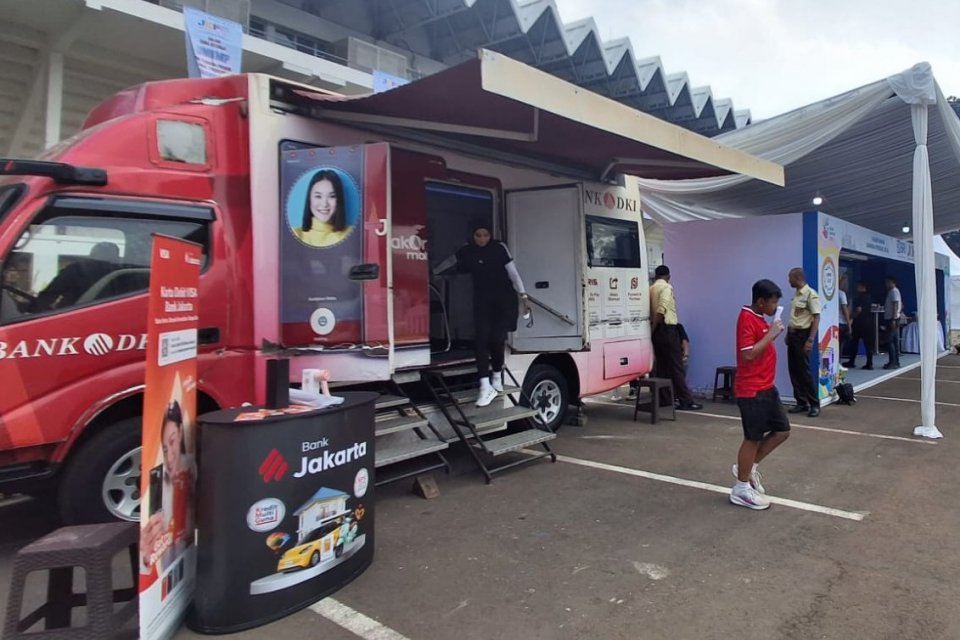 Layanan atm keliling Bank Jakarta di Jakarta Kreatif Festival, Sabtu (4/7)