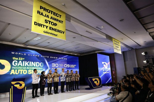 Aksi Greenpeace Warnai GIIAS, Desak Produsen EV Tolak Nikel Raja Ampat