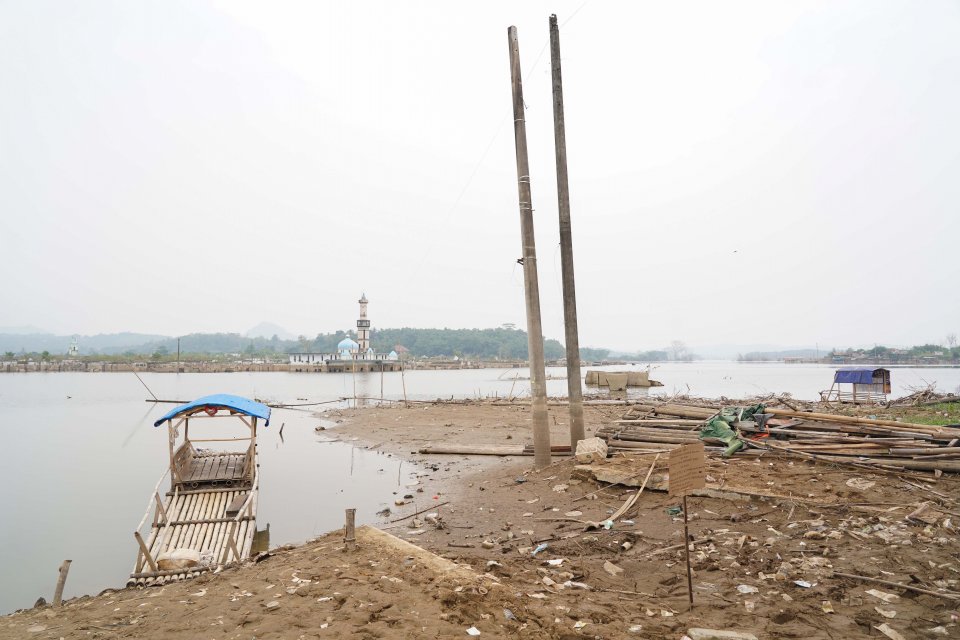 Ketinggian Air Waduk Karian Menyusut Imbas Musim Kemarau (Foto: Katadata/Fauza Syahputra)