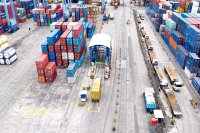 Pemindai peti kemas di IPC Terminal Petikemas (Terminal 3) Pelabuhan Tanjung Priok