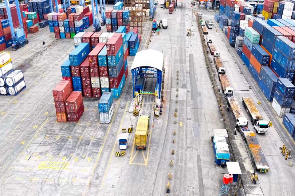 Pemindai peti kemas di IPC Terminal Petikemas (Terminal 3) Pelabuhan Tanjung Priok.