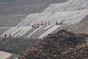 Transisi Dari Praktik Open Dumping Menuju Controlled Landfill di TPST Bantargebang (Foto: Katadata/Fauza Syahputra)