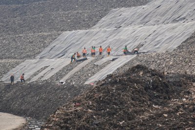 Transisi Dari Praktik Open Dumping Menuju Controlled Landfill di TPST Bantargebang (Foto: Katadata/Fauza Syahputra)