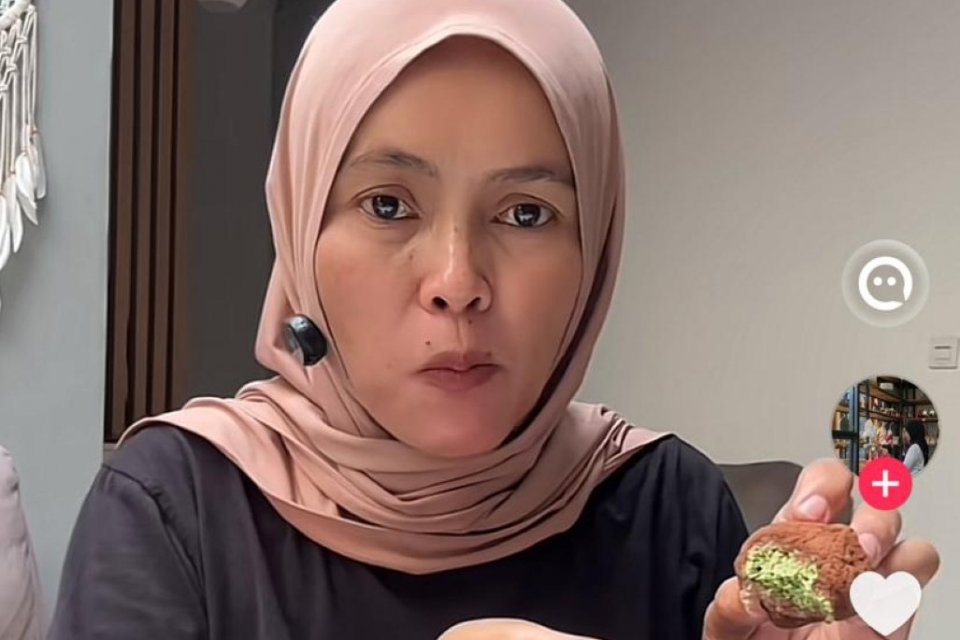 Konten Kreator Tiktok dengan akun Black Sheep mengunggah video camilan buatannya yang berbahan kimpul, kimpul chewy kimpul, pada Selasa (4/8).