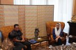 Perwakilan Taspen menyerahkan manfaat Program Pensiun, Jaminan Kematian (JKM), dan asuransi kematian kepada ahli waris sebagai bagian dari komitmen pe