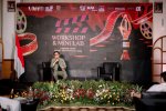 Produser, sutradara, dan penulis skenario Hanung Bramantyo menjadi pembicara pada Workshop & Mini Lab Lawang Sewu Film Fund.