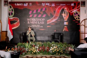 Produser, sutradara, dan penulis skenario Hanung Bramantyo menjadi pembicara pada Workshop & Mini Lab Lawang Sewu Film Fund.
