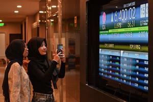 IHSG ditutup menguat 65,94 poin