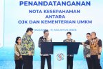Penandantangan nota kesepahaman OJK dan Kementerian UMKM dalam UMKM Finance Summit 2026 di Jakarta, Selasa (11/8