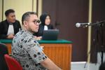 Sidang vonis banding Ibrahim Arief ditunda