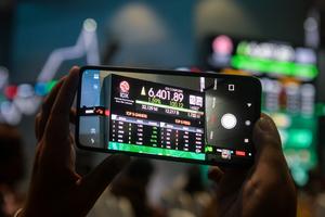 IHSG ditutup menguat 100,12 poin