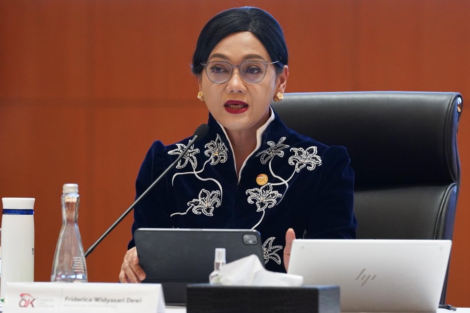 Ketua Dewan Komisioner Otoritas Jasa Keuangan (OJK) Friderica Widyasari Dewi menyampaikan paparan pada konferensi pers Nota Keuangan dan Rancangan Anggaran Pendapatan dan Belanja (RAPBN) 2027 di Kantor Pusat Direktorat Jenderal Pajak, Jakarta, Jumat (14/8