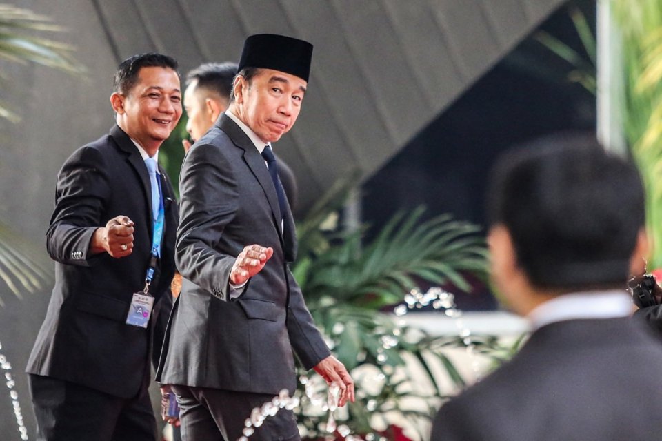 Presiden ketujuh RI Joko Widodo (kanan) tiba untuk menghadiri Sidang Tahunan MPR RI dan Sidang bersama DPR dan DPD RI tahun 2026 di Gedung Nusantara, Kompleks Parlemen, Senayan, Jakarta, Jumat (14/8/2026). 