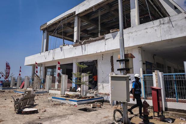 Dampak gempa bumi di Pelabuhan Laurentius Say NTT