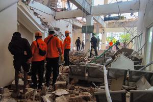 Dampak gempa bumi di Pelabuhan Laurentius Say NTT