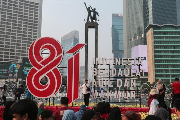Dekorasi Hari Kemerdekaan di kawasan Bundaran HI