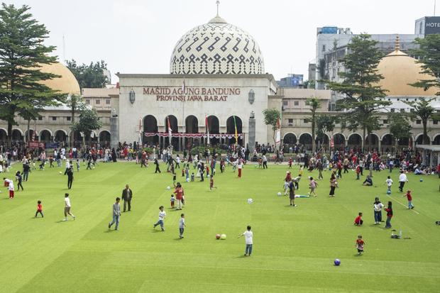 Alun-alun Bandung kembali dibuka