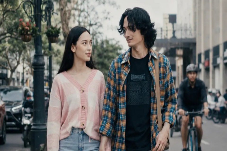 Sinopsis Film Dan Bandung