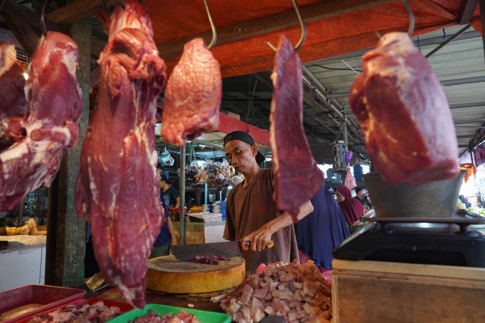 Sejak Idul Adha, Harga Daging Sapi di Pasar Kebayoran Lama Masih Tinggi Rp 150 per Kg (Foto: Katadata/Fauza Syahputra)