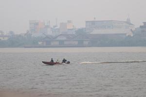 Kabut asap batasi jarak pandang di Sungai Kapuas