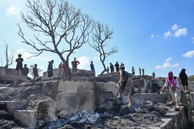 Pascakebakaran Desa Adat Sade di Lombok