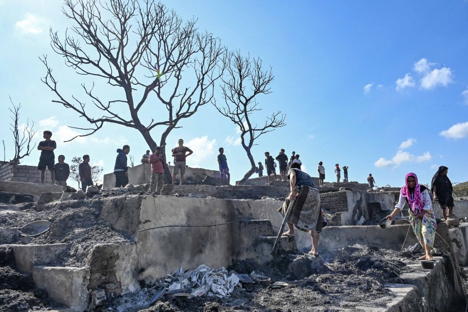 Pascakebakaran Desa Adat Sade di Lombok