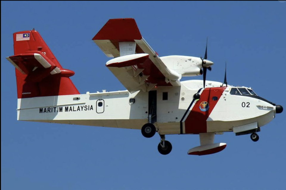 Pesawat Bombardier CL 415 MP milik Maritime Enforcement Agency Malaysia akan membantu pemadaman kebakaran hutan di Kalimantan. 