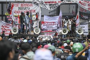 Unjuk rasa Masyarakat Pati di depan Gedung DPR