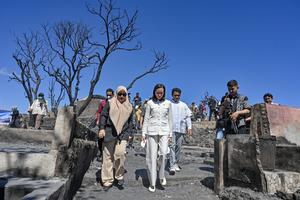 Menpar tinjau lokasi kebakaran Desa Adat Sade