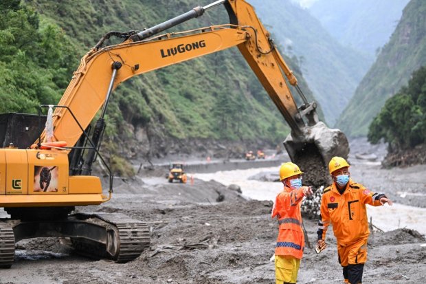 Penyelamatan Korban Banjir Bandang Nepal