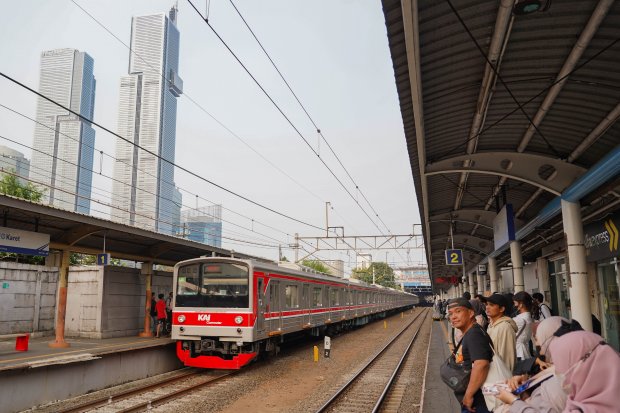 Mulai 1 September Operasional KRL Stasiun Karet Dialihkan ke Stasiun BNI City (Foto: Katadata/Fauza Syahputra)