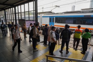 Mulai 1 September Operasional KRL Stasiun Karet Dialihkan ke Stasiun BNI City (Foto: Katadata/Fauza Syahputra)
