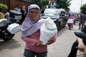 Penyaluran bantuan pangan beras tahap II di Bandar Lampung