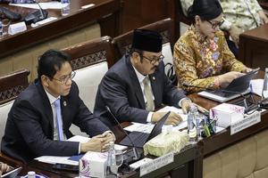Raker Komisi XI DPR pembahasan asumsi dasar ekonomi makro
