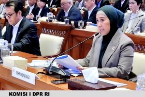 Wakil Menteri Komdigi Nezar Patria dan Menteri Komdigi Meutya Hafid