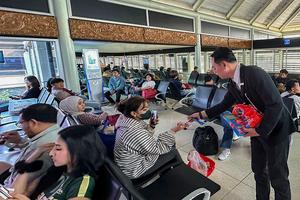 Peduli penumpang terdampak penutupan bandara