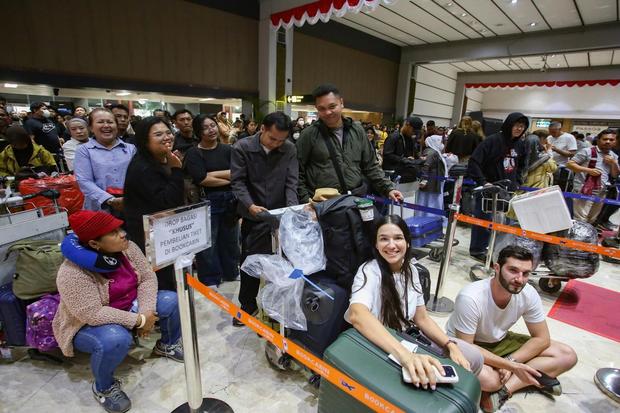 Penumpukan penumpang dampak penutupan Bandara Soekarno Hatta