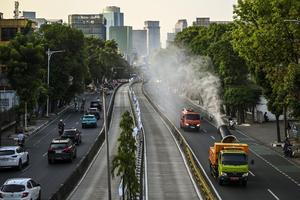Pemprov DKI semprotkan water mist untuk tekan polusi udara