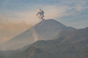 Aktivitas vulkanik Gunung Semeru