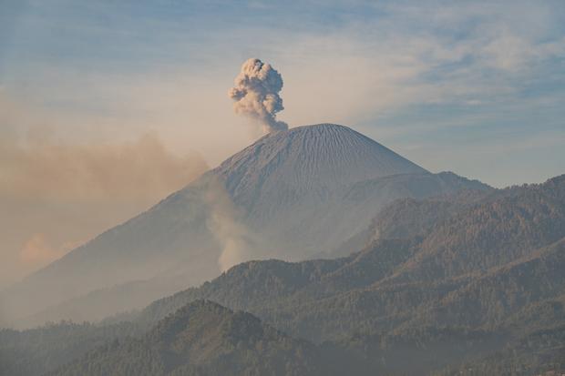 Aktivitas vulkanik Gunung Semeru