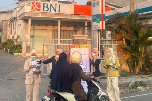 BNI berbagi masker di Lampung