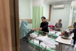 Wakil Presiden Gibran Rakabuming Raka saat mengunjungi korban keracunan Makan Bergizi Gratis di Berastagi, Karo, Sumatra Utara, Jumat (11/9). 